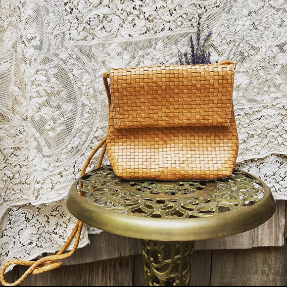 Vintage Handbags - Vintage Woven Italian Crossbody Bag